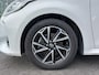 Toyota Yaris 1.5 Hybrid Dynamic | Apple Carplay+Android Auto | Clima | Adap.Cruise | Led Koplampen | Rijstrook+Licht+Regensensor | Achteruitrijcamera | Stoelverwarming | Mistlampen | Privacy Glass |16''lm