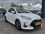 Toyota Yaris 1.5 Hybrid Dynamic | Apple Carplay+Android Auto | Clima | Adap.Cruise | Led Koplampen | Rijstrook+Licht+Regensensor | Achteruitrijcamera | Stoelverwarming | Mistlampen | Privacy Glass |16''lm