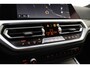 BMW 3-Serie 330iA M-SPORT High Executive Dravitgrau SCHUIFDAK | FULL LED | CAMERA | CARPLAY | STUUR+STOELVERW | NAVI | BLINDSPOT | DAB | LMV 19''