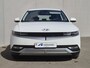 Hyundai Ioniq 5 Connect 77.4 kWh / SOH 100% / Fabrieksgarantie tot 09-02-2028 / Dealer onderhouden / CCS snelladen / Trekhaak afneembaar / Warmtepomp / 1.600 kg trekgewicht / Adaptieve CC / Stuur- & Stoel verwarming / Achteruitrijcamera / Keyless Entry/Start /