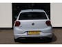 Volkswagen Polo 1.0 TSI Highline Business R Achteruitrijcamera (rear view), parkeersensoren voor en achter (pdc), active info display,  DAB+, Apple Carplay & Android Auto, multifunctioneel lederen stuurwiel, executive pakket, navigatie, elektrisch verstel-, verwarm- en inklapbare buitenspiegels (spiegel pakket), 16' LMV 'Torsby'