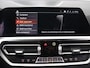 BMW 3-Serie 318i Luxury Line | Sportstoelen | Leder | Carplay | Live Cockpit | Sfeerverlichting | Trekhaak | Parkeerhulp | Climate control | Full LED | Cruise control | Bluetooth