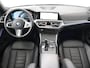 BMW 3-Serie 318i Luxury Line | Sportstoelen | Leder | Carplay | Live Cockpit | Sfeerverlichting | Trekhaak | Parkeerhulp | Climate control | Full LED | Cruise control | Bluetooth