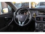 Volvo V40 2.0 D2 Momentum | NL auto | Sportstuur | Cruise control | Bluetooth | Navigatie | Climate control | Stoelverwarming | 17 inch | Origineel | Parkeersensoren | Trekhaak