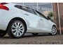 Volvo V40 2.0 D2 Momentum | NL auto | Sportstuur | Cruise control | Bluetooth | Navigatie | Climate control | Stoelverwarming | 17 inch | Origineel | Parkeersensoren | Trekhaak