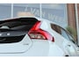 Volvo V40 2.0 D2 Momentum | NL auto | Sportstuur | Cruise control | Bluetooth | Navigatie | Climate control | Stoelverwarming | 17 inch | Origineel | Parkeersensoren | Trekhaak