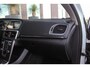 Volvo V40 2.0 D2 Momentum | NL auto | Sportstuur | Cruise control | Bluetooth | Navigatie | Climate control | Stoelverwarming | 17 inch | Origineel | Parkeersensoren | Trekhaak