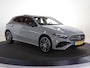 Mercedes-Benz A-klasse 250e Business Solution AMG | Panoramaschuifdak | AMG Plus Line | Head up | Nightpakket | 19 inch AMG-velgen |