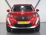 Peugeot e-2008 EV Allure Pack 50 kWh 136PK | Accurapport 92%| 1ste eigenaar | AppleCarplay/Android Auto | Armsteun | AUTOMAAT | Keyless | Stoelverwarming | Adaptive Cruise Control | Climate Control | FULL LED | Isofix | Parkeersensoren | Privacy Glass |