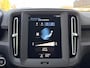 Volvo XC40 T2 129pk Momentum Core Automaat | Climate control | Navigatie | Lm-velgen | Apple / Android | Cruise control