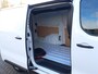 Opel Vivaro-e Electric EV 75 kWh 136pk L3 | Airconditioning | Navigatie via app | Bijrijdersbank | Onboard lader 11Kw - 3 fase | Geïsoleerde comfort scheidingswand | Surround View pakket