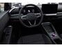 Volkswagen T-Roc 1.5 eTsi Life First Edition 116PK / 85kW DSG, Achteruitrijcamera (rear view), parkeersensoren voor en achter (pdc), adaptieve cruise control (acc), navigatie, digital cockpit pro, multifunctioneel lederen stuurwiel, koplampverlichting LED, grootlichtassistent (Light Assist), spraakbediening, keyless start, privacy glas, draadloos Apple Carplay & Android Auto, DAB+, 17" 'Lima' LMV etc.