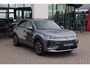 Volkswagen T-Roc 1.5 eTsi Life First Edition 116PK / 85kW DSG, Achteruitrijcamera (rear view), parkeersensoren voor en achter (pdc), adaptieve cruise control (acc), navigatie, digital cockpit pro, multifunctioneel lederen stuurwiel, koplampverlichting LED, grootlichtassistent (Light Assist), spraakbediening, keyless start, privacy glas, draadloos Apple Carplay & Android Auto, DAB+, 17" 'Lima' LMV etc.