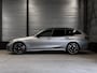 BMW 3-Serie Touring M340i xDrive | Facelift | Uniek | Panodak | H&K | Carbon | 19 inch |
