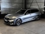 BMW 3-Serie Touring M340i xDrive | Facelift | Uniek | Panodak | H&K | Carbon | 19 inch |