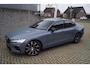 Volvo S60 2.0 B4 Plus Dark Autom Panodak Luxe Leder Sportst Stoel/Stuur A Bankverw Navi Camera Adaptieve Cruise 2xPDC LMV 20 ENZ.