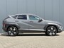 Hyundai Kona 1.6 GDI HEV Premium Sky / € 3000,- Voordeel / Direct Leverbaar / Stoelverkoeling / Stuurverwarming / Stoelverwarming Voor + Achter /