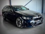 BMW 5-Serie Touring 550e M-Sport Pro, Bowers & Wilkins, M-Stoelen, Trekhaak, Carbon, Alcantara