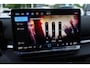 Volkswagen T-Roc 1.5 eTsi R-Line First Edition 150PK / 110kW DSG, Elektrische achterklep met sensorsturing, 20" 'Calgary' LMV, koplampverlichting LED plus, keyless start & entry, parkeerassistent (Park Assist) incl. parkeersensoren voor en achter (pdc), achteruitrijcamera (rear view), elektrisch verstel-, verwarm- en inklapbare buitenspiegels, verwarmbare voorstoelen, draadloos Apple Carplay & Android Auto, dodehoekdetectie (Side Assist), grootlichtassistent (Light Assist) etc.