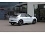 Volkswagen T-Roc 1.5 eTsi R-Line First Edition 150PK / 110kW DSG, Elektrische achterklep met sensorsturing, 20" 'Calgary' LMV, koplampverlichting LED plus, keyless start & entry, parkeerassistent (Park Assist) incl. parkeersensoren voor en achter (pdc), achteruitrijcamera (rear view), elektrisch verstel-, verwarm- en inklapbare buitenspiegels, verwarmbare voorstoelen, draadloos Apple Carplay & Android Auto, dodehoekdetectie (Side Assist), grootlichtassistent (Light Assist) etc.