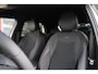 Volkswagen T-Roc 1.5 eTsi R-Line First Edition 150PK / 110kW DSG, Elektrische achterklep met sensorsturing, 20" 'Calgary' LMV, koplampverlichting LED plus, keyless start & entry, parkeerassistent (Park Assist) incl. parkeersensoren voor en achter (pdc), achteruitrijcamera (rear view), elektrisch verstel-, verwarm- en inklapbare buitenspiegels, verwarmbare voorstoelen, draadloos Apple Carplay & Android Auto, dodehoekdetectie (Side Assist), grootlichtassistent (Light Assist) etc.