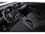 Volkswagen T-Roc 1.5 eTsi R-Line First Edition 150PK / 110kW DSG, Elektrische achterklep met sensorsturing, 20" 'Calgary' LMV, koplampverlichting LED plus, keyless start & entry, parkeerassistent (Park Assist) incl. parkeersensoren voor en achter (pdc), achteruitrijcamera (rear view), elektrisch verstel-, verwarm- en inklapbare buitenspiegels, verwarmbare voorstoelen, draadloos Apple Carplay & Android Auto, dodehoekdetectie (Side Assist), grootlichtassistent (Light Assist) etc.