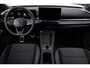 Volkswagen T-Roc 1.5 eTsi R-Line First Edition 150PK / 110kW DSG, Elektrische achterklep met sensorsturing, 20" 'Calgary' LMV, koplampverlichting LED plus, keyless start & entry, parkeerassistent (Park Assist) incl. parkeersensoren voor en achter (pdc), achteruitrijcamera (rear view), elektrisch verstel-, verwarm- en inklapbare buitenspiegels, verwarmbare voorstoelen, draadloos Apple Carplay & Android Auto, dodehoekdetectie (Side Assist), grootlichtassistent (Light Assist) etc.