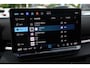 Volkswagen T-Roc 1.5 eTsi R-Line First Edition 150PK / 110kW DSG, Elektrische achterklep met sensorsturing, 20" 'Calgary' LMV, koplampverlichting LED plus, keyless start & entry, parkeerassistent (Park Assist) incl. parkeersensoren voor en achter (pdc), achteruitrijcamera (rear view), elektrisch verstel-, verwarm- en inklapbare buitenspiegels, verwarmbare voorstoelen, draadloos Apple Carplay & Android Auto, dodehoekdetectie (Side Assist), grootlichtassistent (Light Assist) etc.
