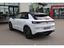 Volkswagen T-Roc 1.5 eTsi R-Line First Edition 150PK / 110kW DSG, Elektrische achterklep met sensorsturing, 20" 'Calgary' LMV, koplampverlichting LED plus, keyless start & entry, parkeerassistent (Park Assist) incl. parkeersensoren voor en achter (pdc), achteruitrijcamera (rear view), elektrisch verstel-, verwarm- en inklapbare buitenspiegels, verwarmbare voorstoelen, draadloos Apple Carplay & Android Auto, dodehoekdetectie (Side Assist), grootlichtassistent (Light Assist) etc.