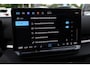 Volkswagen T-Roc 1.5 eTsi R-Line First Edition 150PK / 110kW DSG, Elektrische achterklep met sensorsturing, 20" 'Calgary' LMV, koplampverlichting LED plus, keyless start & entry, parkeerassistent (Park Assist) incl. parkeersensoren voor en achter (pdc), achteruitrijcamera (rear view), elektrisch verstel-, verwarm- en inklapbare buitenspiegels, verwarmbare voorstoelen, draadloos Apple Carplay & Android Auto, dodehoekdetectie (Side Assist), grootlichtassistent (Light Assist) etc.