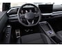 Volkswagen T-Roc 1.5 eTsi R-Line First Edition 150PK / 110kW DSG, Elektrische achterklep met sensorsturing, 20" 'Calgary' LMV, koplampverlichting LED plus, keyless start & entry, parkeerassistent (Park Assist) incl. parkeersensoren voor en achter (pdc), achteruitrijcamera (rear view), elektrisch verstel-, verwarm- en inklapbare buitenspiegels, verwarmbare voorstoelen, draadloos Apple Carplay & Android Auto, dodehoekdetectie (Side Assist), grootlichtassistent (Light Assist) etc.