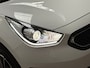 Kia Niro Hybrid 1.6 GDi ExecutiveLine Automaat (APPLE CARPLAY, NAVIGATIE, STUUR/STOELVERWARMING, LEDER, CAMERA, SPORTSTOELEN, GETINT GLAS, KEYLESS, NIEUWSTAAT)