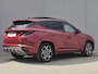 Hyundai Tucson 1.6 T-GDI PHEV N Line Sky 4WD / Fabrieksgarantie tot 03-2027 / Dealer onderhouden / Trekhaak afneembaar / Glazen schuif- en kanteldak / Trekgewicht 1350 kg / EAER bereik 62 km bereik stad 74 km / Stuur- Stoel & Achterbank verwarming / Rondomzicht camera / Stoelventilatie / Adaptief cruise control /