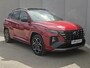 Hyundai Tucson 1.6 T-GDI PHEV N Line Sky 4WD / Fabrieksgarantie tot 03-2027 / Dealer onderhouden / Trekhaak afneembaar / Glazen schuif- en kanteldak / Trekgewicht 1350 kg / EAER bereik 62 km bereik stad 74 km / Stuur- Stoel & Achterbank verwarming / Rondomzicht camera / Stoelventilatie / Adaptief cruise control /