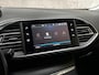 Peugeot 308 SW 1.2 PureTech Allure Automaat (APPLE CARPLAY, GROOT NAVI, PARKEERSENSOREN, STOELVERWARMING, SPORTSTOELEN, GETINT GLAS, CRUISE, NIEUWSTAAT)