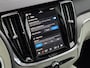 Volvo V60 2.0 T8 Plug-in hybrid AWD Ultra Dark | Volvo Guard Alarm | Extra getint glas achter | 19" 5-triplespaaks Glossy Black Diamond Cut