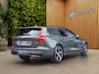 Volvo V60 2.0 T8 Plug-in hybrid AWD Ultra Dark | Volvo Guard Alarm | Extra getint glas achter | 19" 5-triplespaaks Glossy Black Diamond Cut