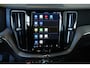 Volvo XC60 2.0 T8 Plug-in hybrid AWD Plus Dark | Panoramadak | Semi-Electrische Wegklapbare trekhaak | Longe Range | Google Infotainment | Parkeercamera | Parkeersensoren voor + achter | Stoelverwarming | Dealeronderhouden