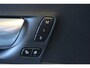 Volvo XC60 2.0 T8 Plug-in hybrid AWD Plus Dark | Panoramadak | Semi-Electrische Wegklapbare trekhaak | Longe Range | Google Infotainment | Parkeercamera | Parkeersensoren voor + achter | Stoelverwarming | Dealeronderhouden