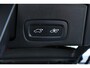 Volvo XC60 2.0 T8 Plug-in hybrid AWD Plus Dark | Panoramadak | Semi-Electrische Wegklapbare trekhaak | Longe Range | Google Infotainment | Parkeercamera | Parkeersensoren voor + achter | Stoelverwarming | Dealeronderhouden