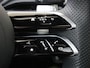 Mercedes-Benz A-klasse 250 e Business Solution AMG Panoramadak / Memory Seats / 360 Camera / Keyless / 19'' velgen / Nightpakket / Sfeerverlichting / Alpine grey /