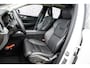 Volvo XC60 2.0 T6 Plug-in hybrid AWD Ultimate Dark | Trekhaak | Luchtvering | 360° Camera | Bowers & Wilkins | Head-Up Display | Stoelverwarming voor & achter | Stuurverwarming |