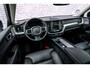 Volvo XC60 2.0 T6 Plug-in hybrid AWD Ultimate Dark | Trekhaak | Luchtvering | 360° Camera | Bowers & Wilkins | Head-Up Display | Stoelverwarming voor & achter | Stuurverwarming |