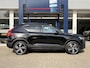 Volvo XC40 1.5 T5 Recharge R-Design / Automaat / NL-Auto / Dealer-Onderhouden / Open/Panodak / Leder-Alcantara / Harman-Kardon / Digitaal Dashboard / Keyless / LED / DAB / Navi / Apple-Carplay&Android-Auto / 360 Graden Camera / Adaptieve Cruise-Control / Pilot-Assist / ELKTR-Achterklep / ELKTR-Wegklapbare Trekhaak / PDC / LMV 19'' / ENZ.