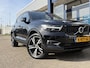 Volvo XC40 1.5 T5 Recharge R-Design / Automaat / NL-Auto / Dealer-Onderhouden / Open/Panodak / Leder-Alcantara / Harman-Kardon / Digitaal Dashboard / Keyless / LED / DAB / Navi / Apple-Carplay&Android-Auto / 360 Graden Camera / Adaptieve Cruise-Control / Pilot-Assist / ELKTR-Achterklep / ELKTR-Wegklapbare Trekhaak / PDC / LMV 19'' / ENZ.