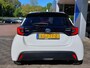 Toyota Yaris 1.5 Hybrid Dynamic | Apple Carplay+Android Auto | Clima | Adap.Cruise | Led Koplampen | Rijstrook+Licht+Regensensor | Achteruitrijcamera | Stoelverwarming | Mistlampen | Privacy Glass |16''lm