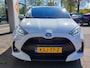 Toyota Yaris 1.5 Hybrid Dynamic | Apple Carplay+Android Auto | Clima | Adap.Cruise | Led Koplampen | Rijstrook+Licht+Regensensor | Achteruitrijcamera | Stoelverwarming | Mistlampen | Privacy Glass |16''lm