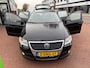 Volkswagen Passat Variant 1.6 FSI Highline Business | €250,- KORTING | 6vers