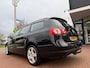 Volkswagen Passat Variant 1.6 FSI Highline Business | €250,- KORTING | 6vers