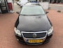 Volkswagen Passat Variant 1.6 FSI Highline Business | €250,- KORTING | 6vers